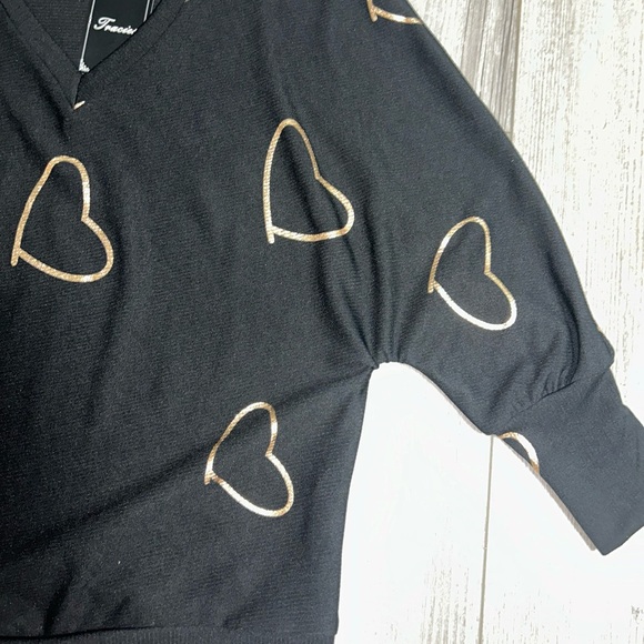 Women’s Small Black With Gold Foil Hearts 3/4 Sleeve Pull Over Top - Picture 6 of 6